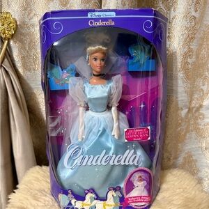 Vnt 1991 Cinderella Walt Disney Classics Barbie Doll,Ballgown / Wedding Dress